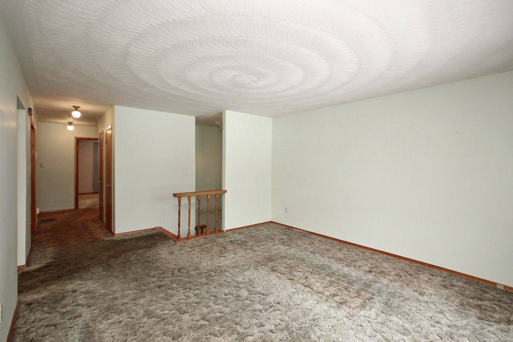 Oshawa, ON L1J 6Y8,753 Tarn CT