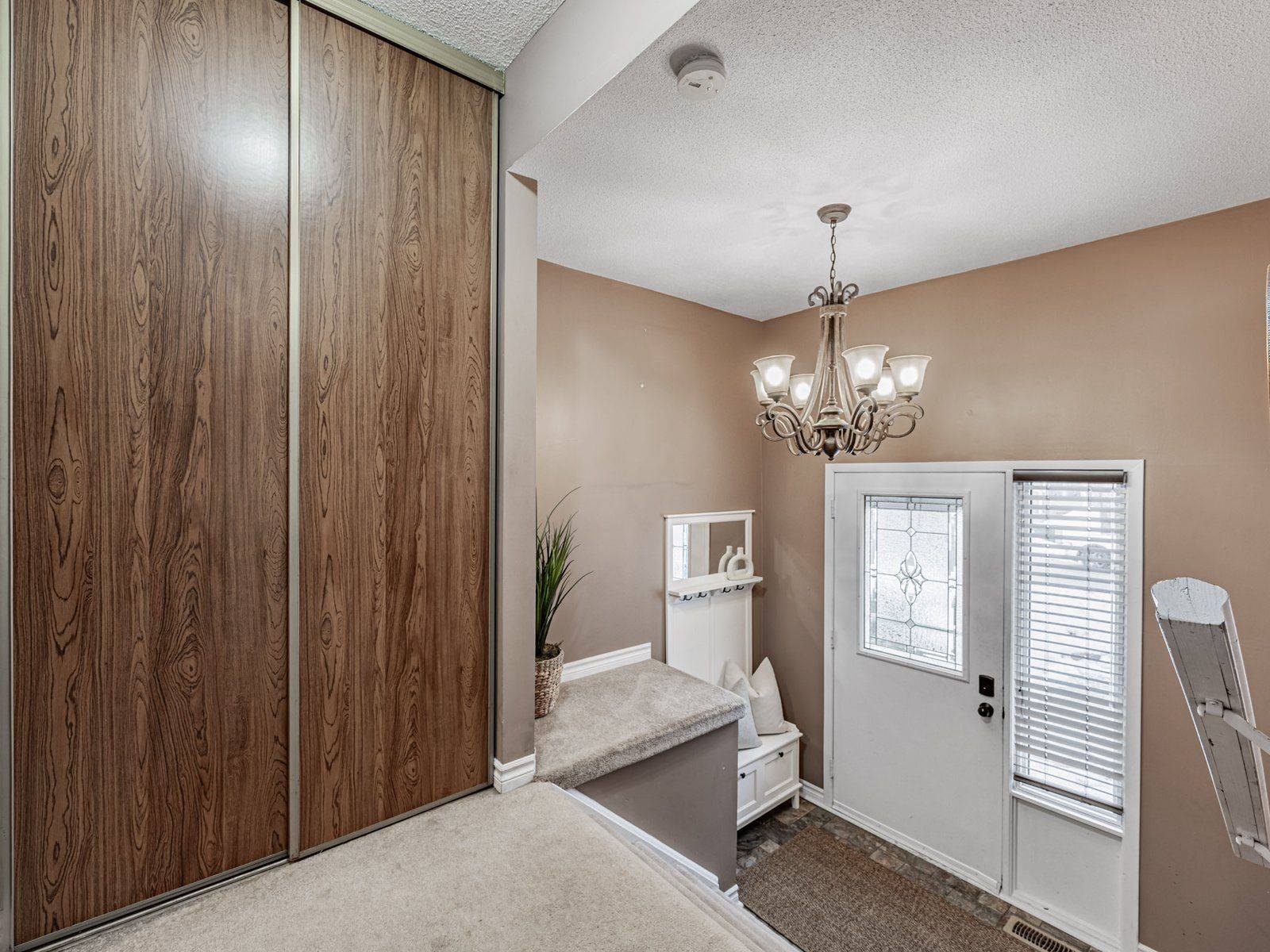 Whitby, ON L1P 1A5,98 Guthrie CRES