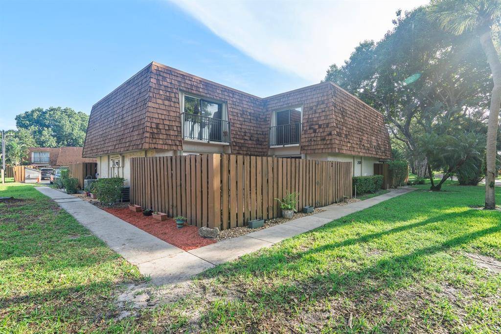 Davie, FL 33324,2171 SW 90th Ave #c-8