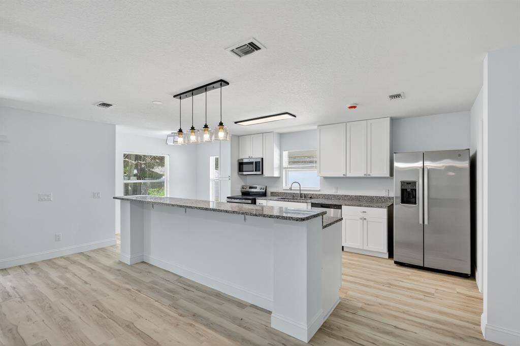 Fort Pierce, FL 34947,2205 S 33rd St