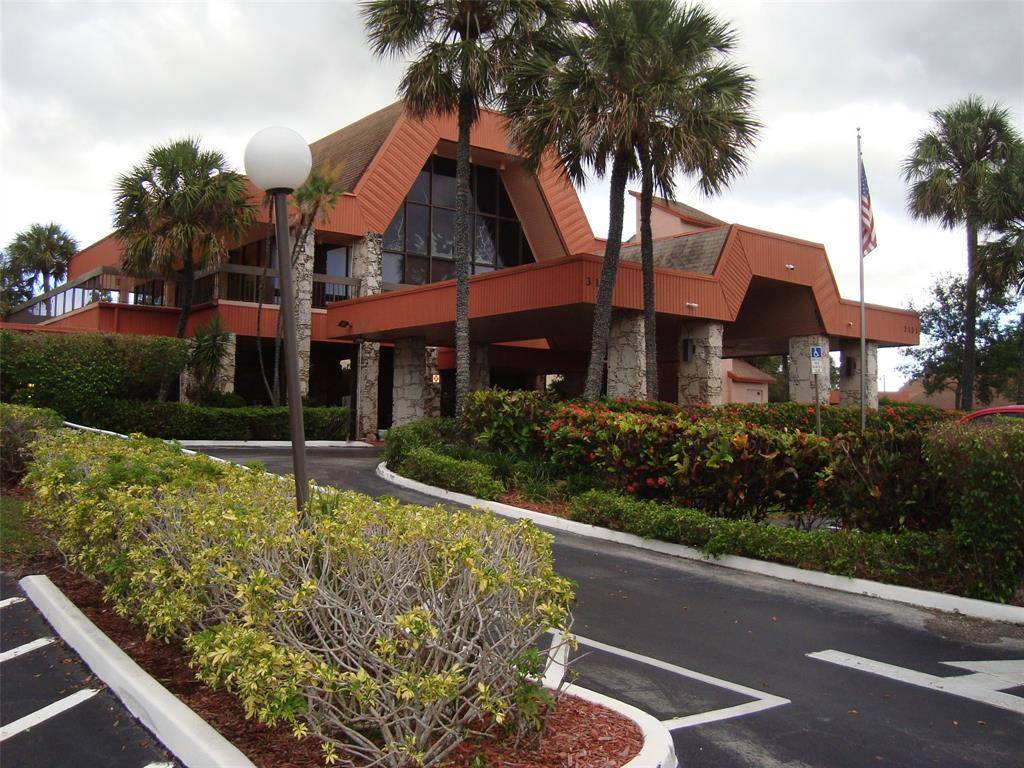 Margate, FL 33063,3120 Holiday Springs Blvd #106