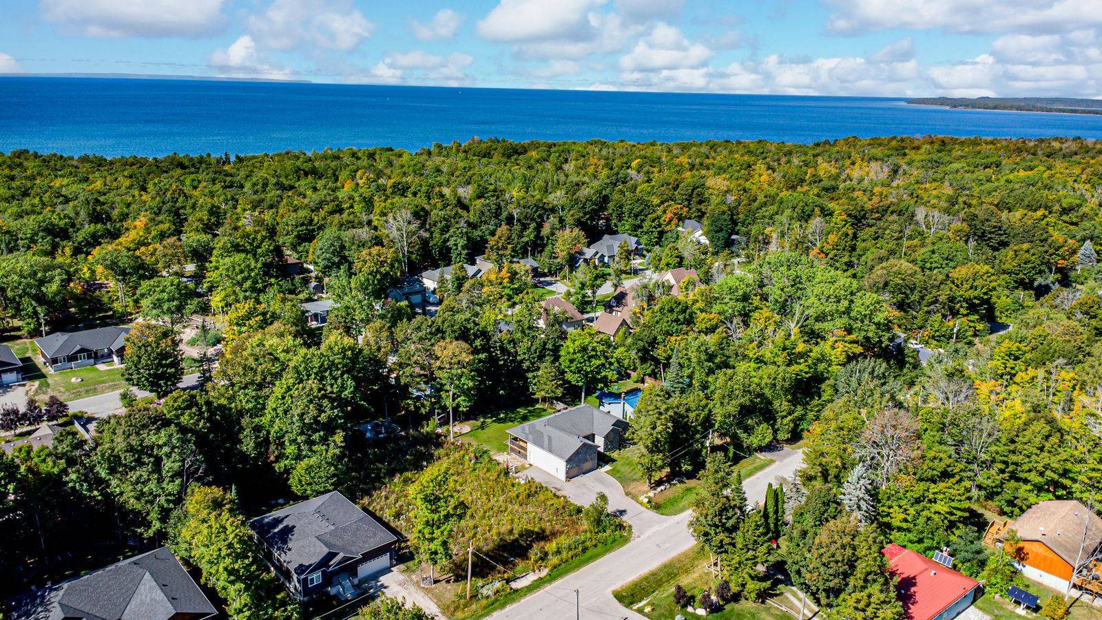 Tiny, ON L9M 0J1,122 Trout LN