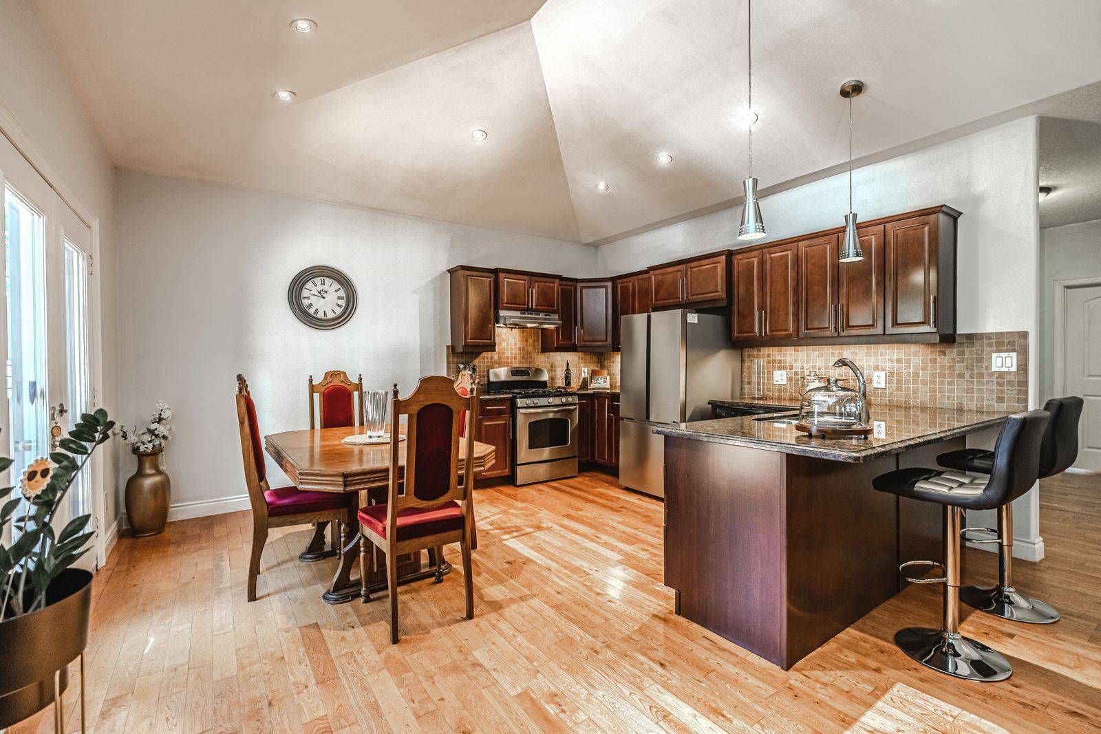 Tiny, ON L9M 0J1,122 Trout LN