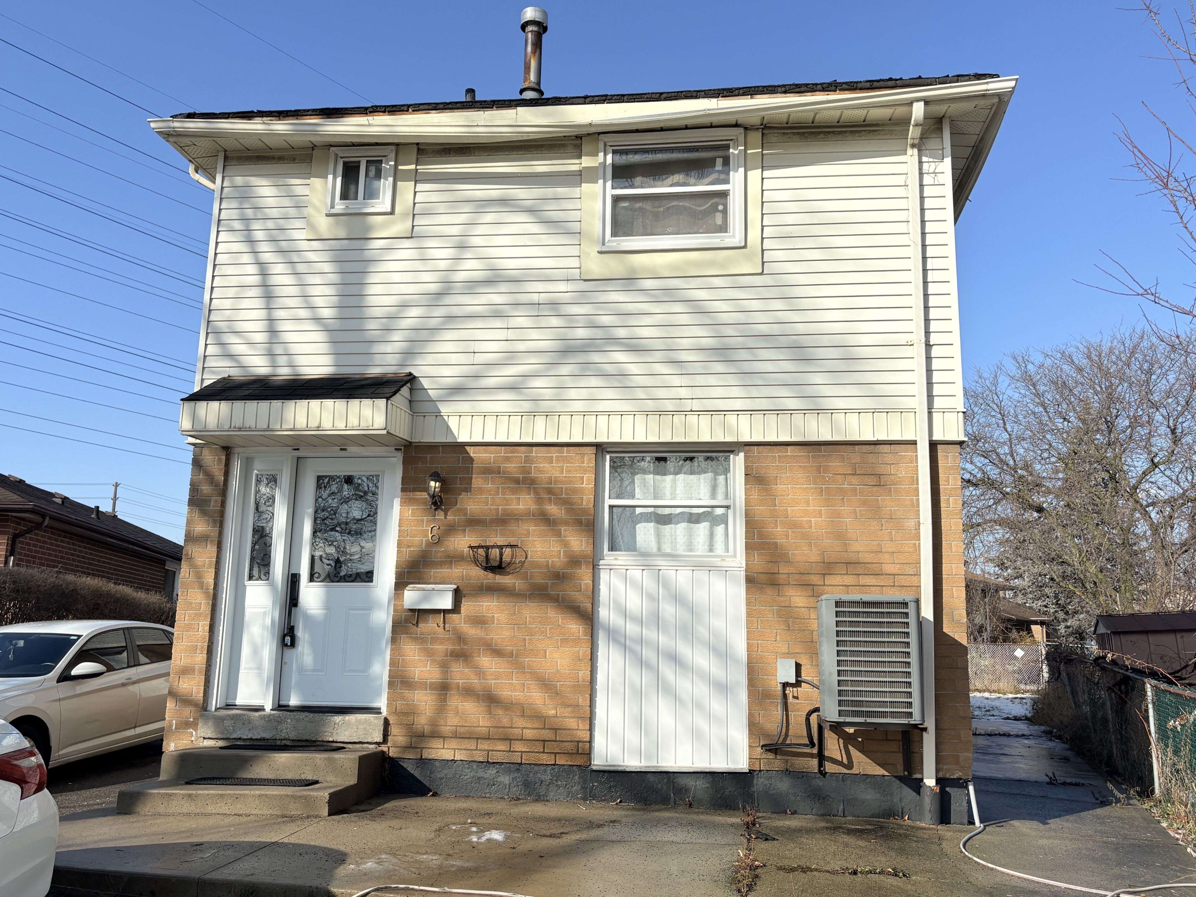 Toronto W10, ON M9V 4G1,6 Damascus DR #(Main)