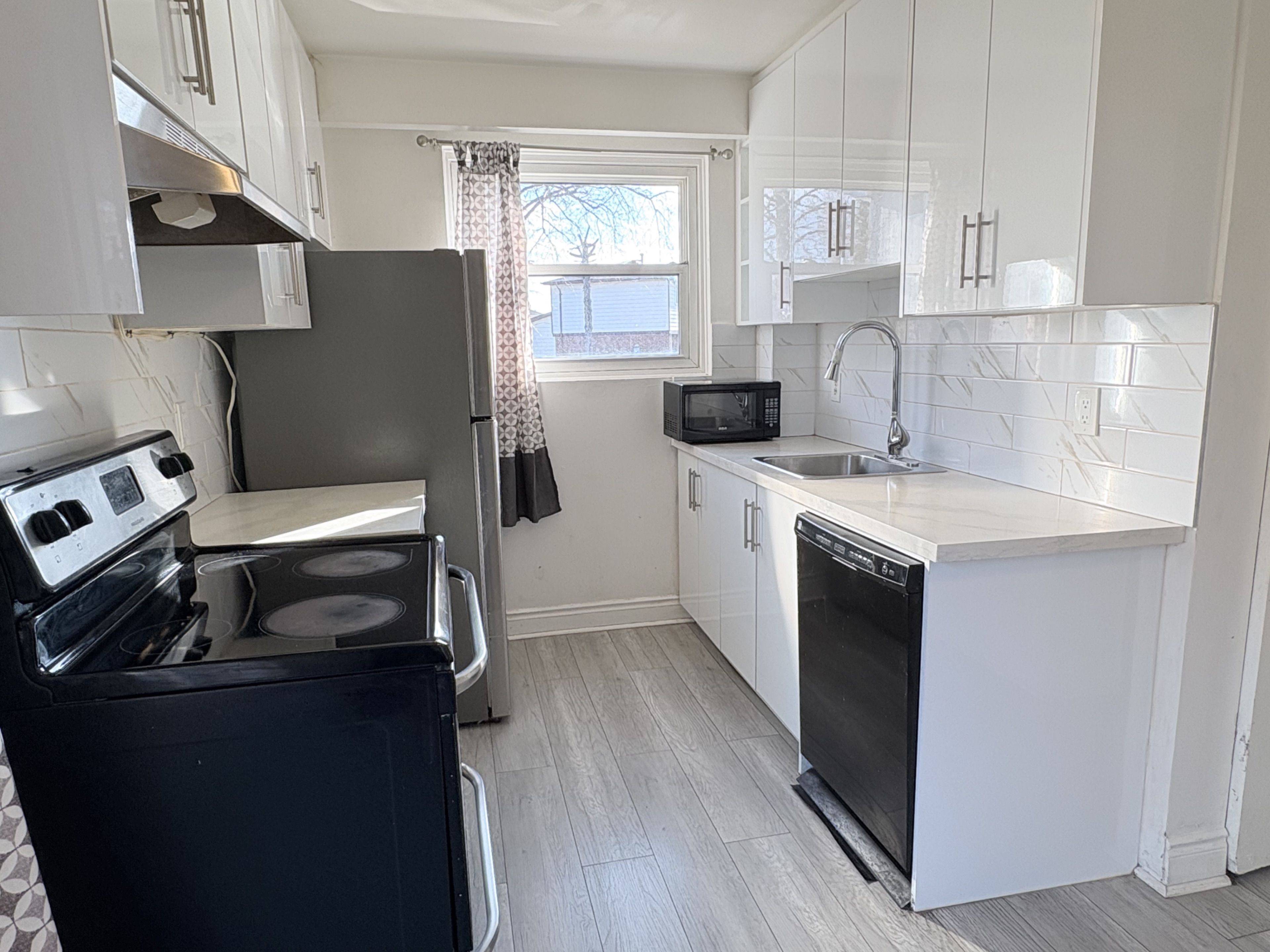 Toronto W10, ON M9V 4G1,6 Damascus DR #(Main)