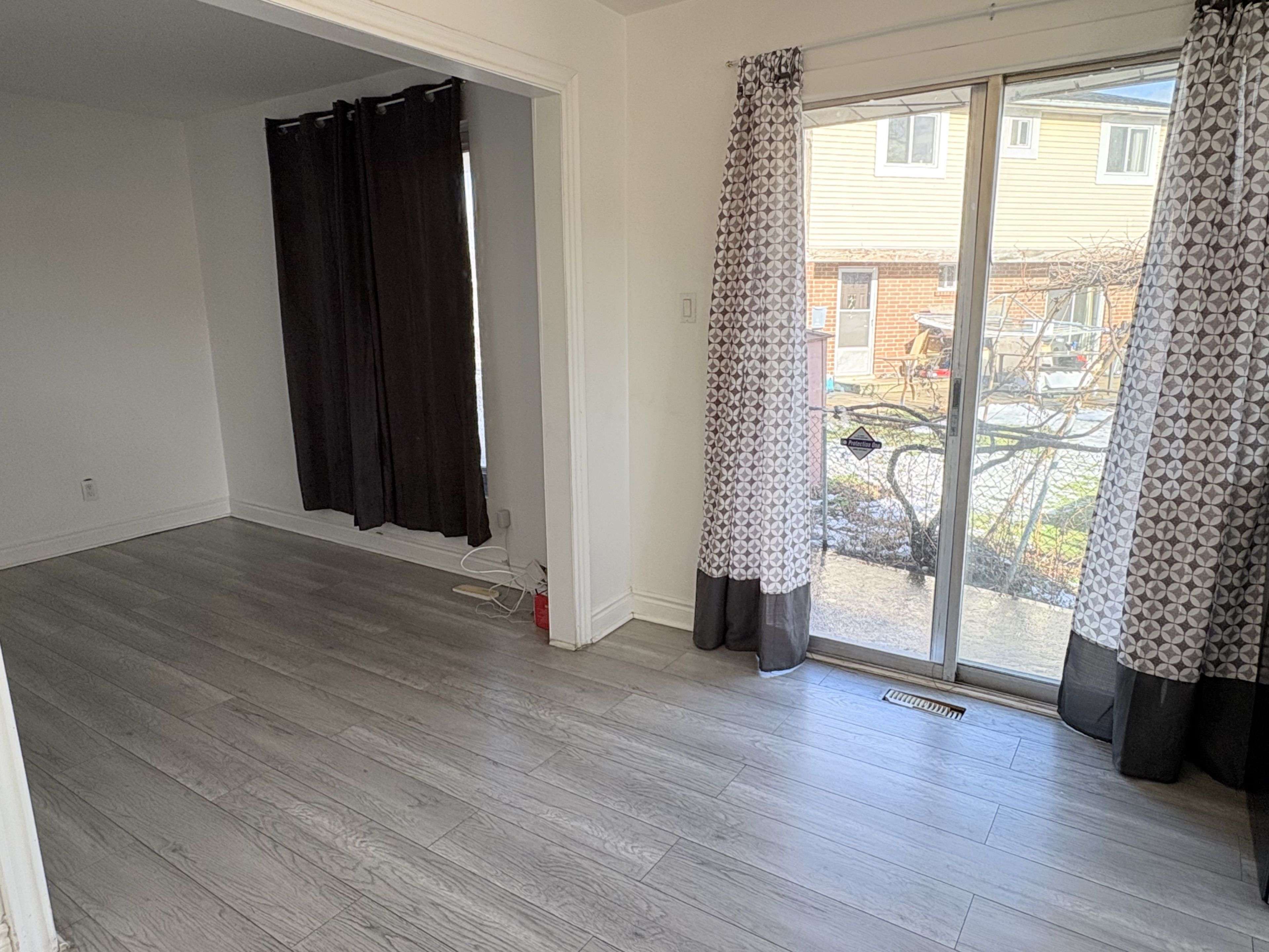 Toronto W10, ON M9V 4G1,6 Damascus DR #(Main)