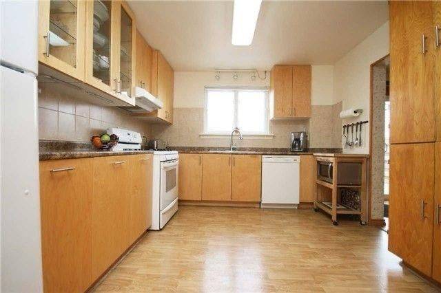 Brampton, ON L6T 3B3,10 Earnscliffe Gate