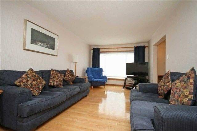 Brampton, ON L6T 3B3,10 Earnscliffe Gate