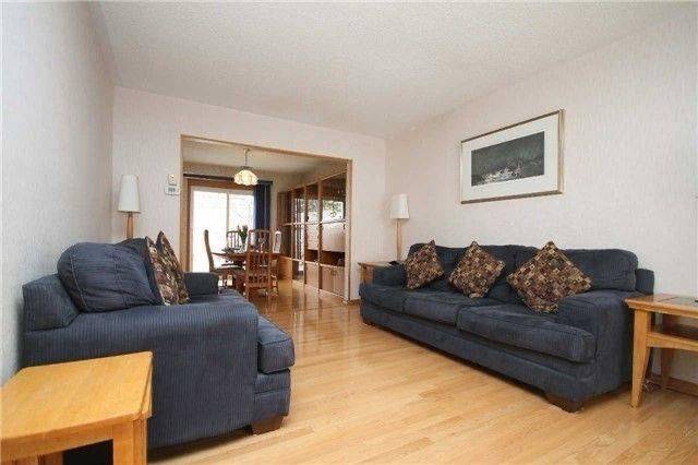 Brampton, ON L6T 3B3,10 Earnscliffe Gate