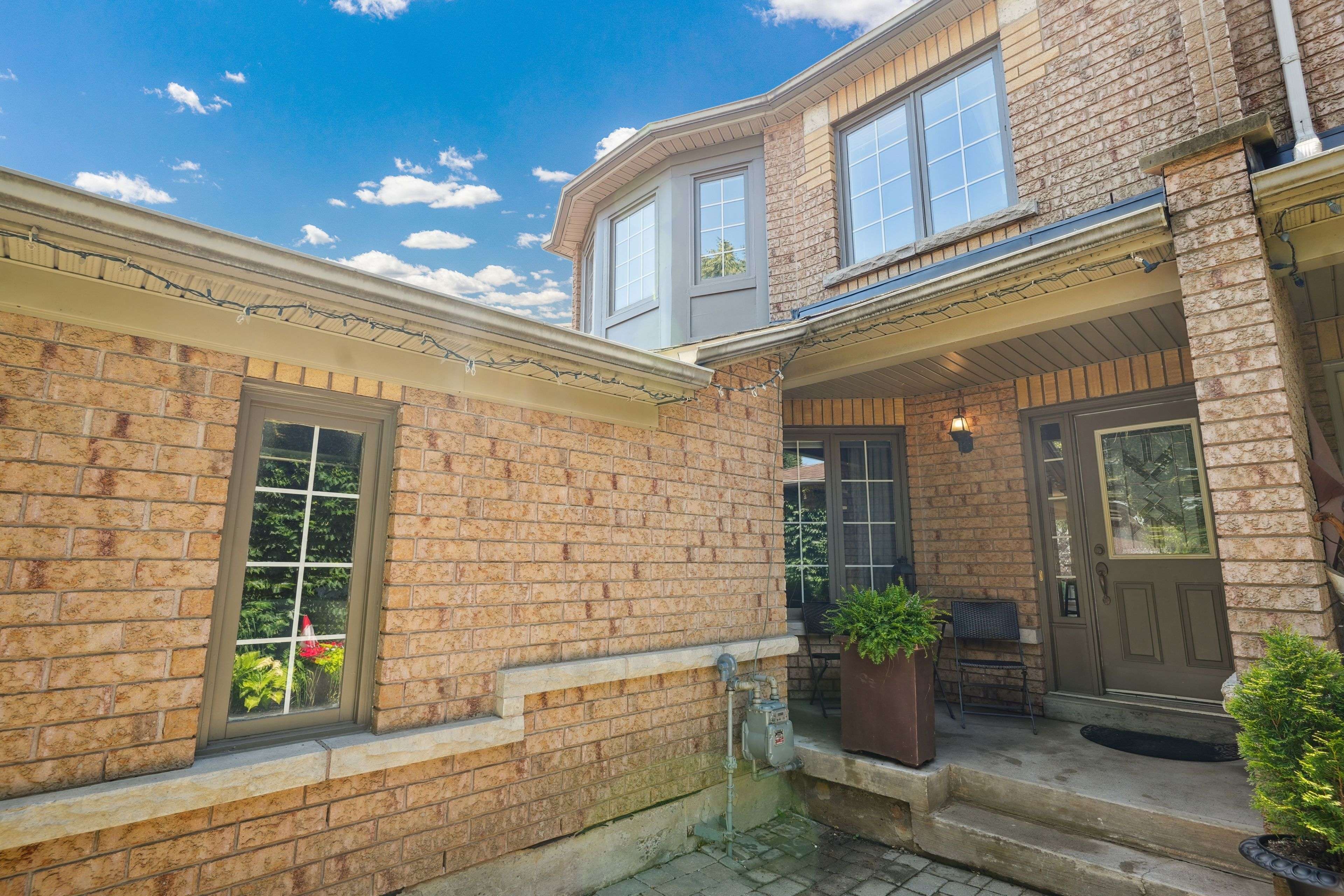 Burlington, ON L7M 4K7,2970 Glover LN