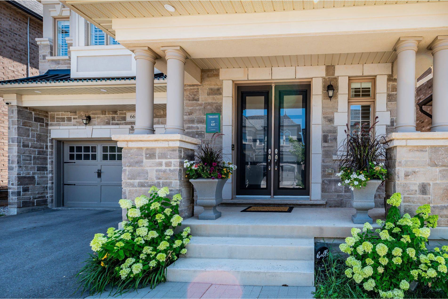 Oakville, ON L6H 0Z4,66 Merlin ST