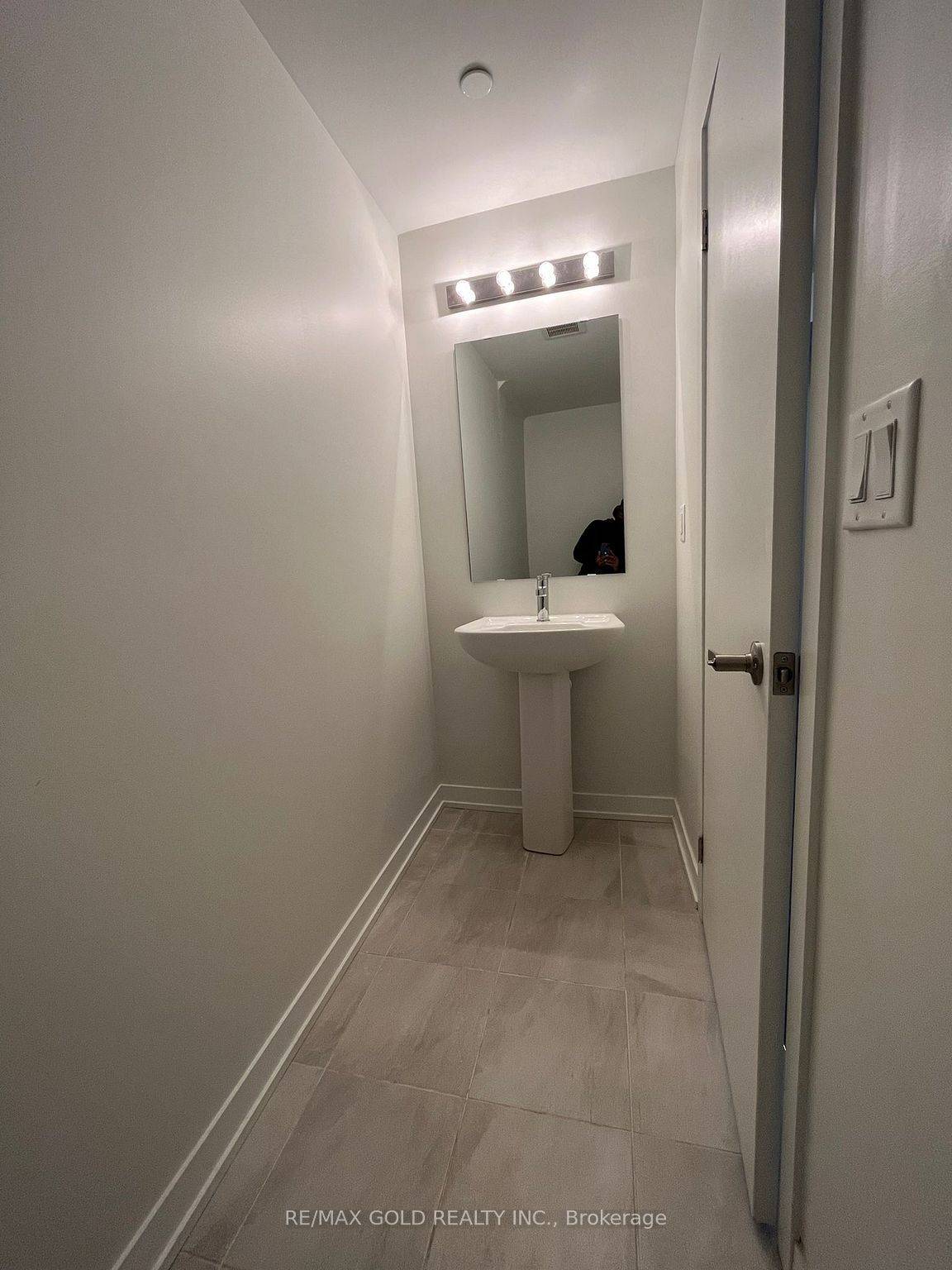 Mississauga, ON L5L 0B9,3556 The Collegeway DR #1602