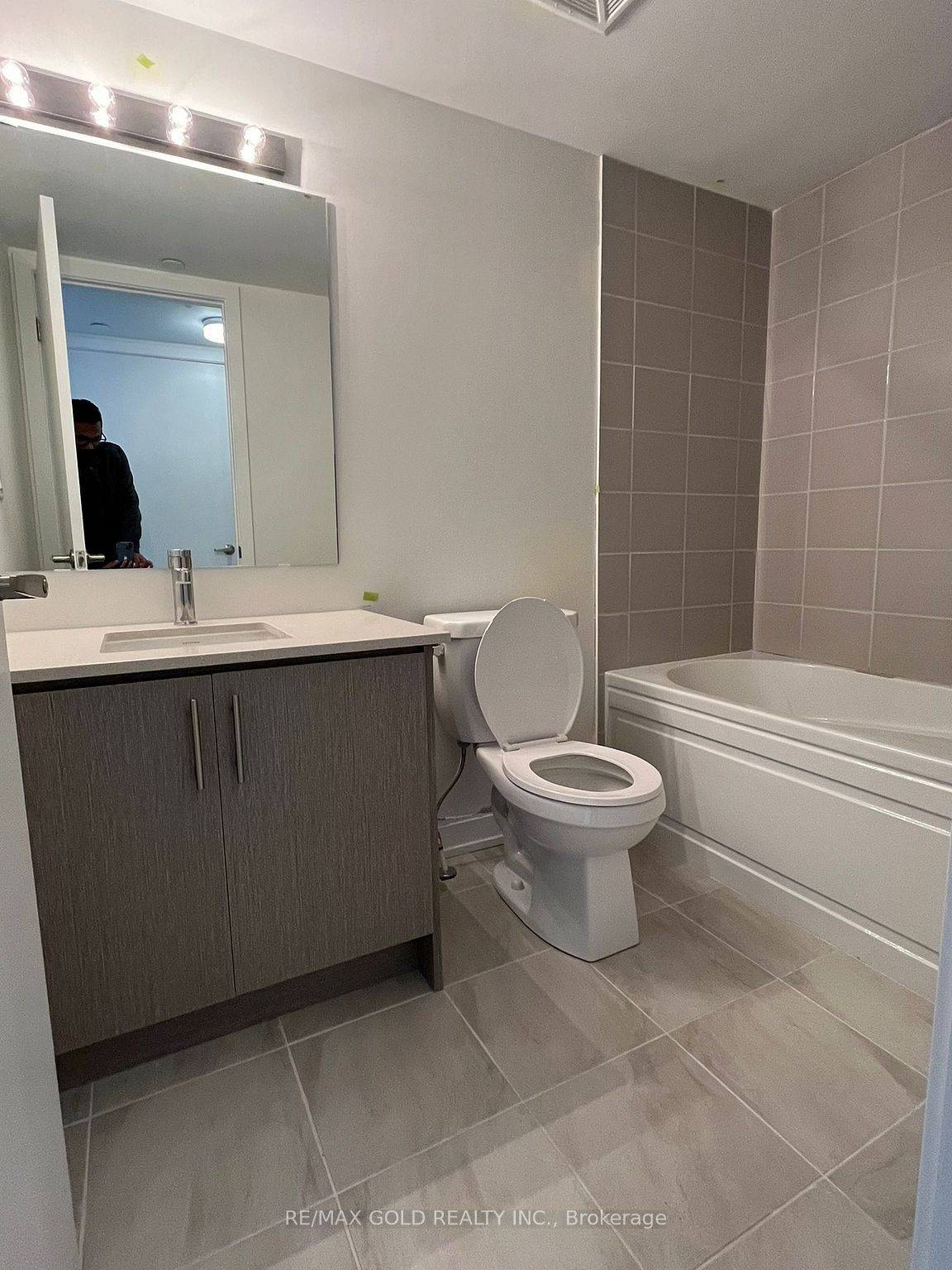 Mississauga, ON L5L 0B9,3556 The Collegeway DR #1602