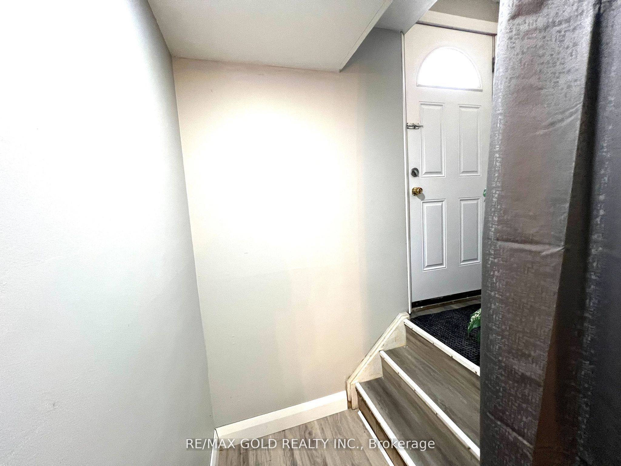 Kitchener, ON N2M 2G1,156 Mooregate CRES #Lower