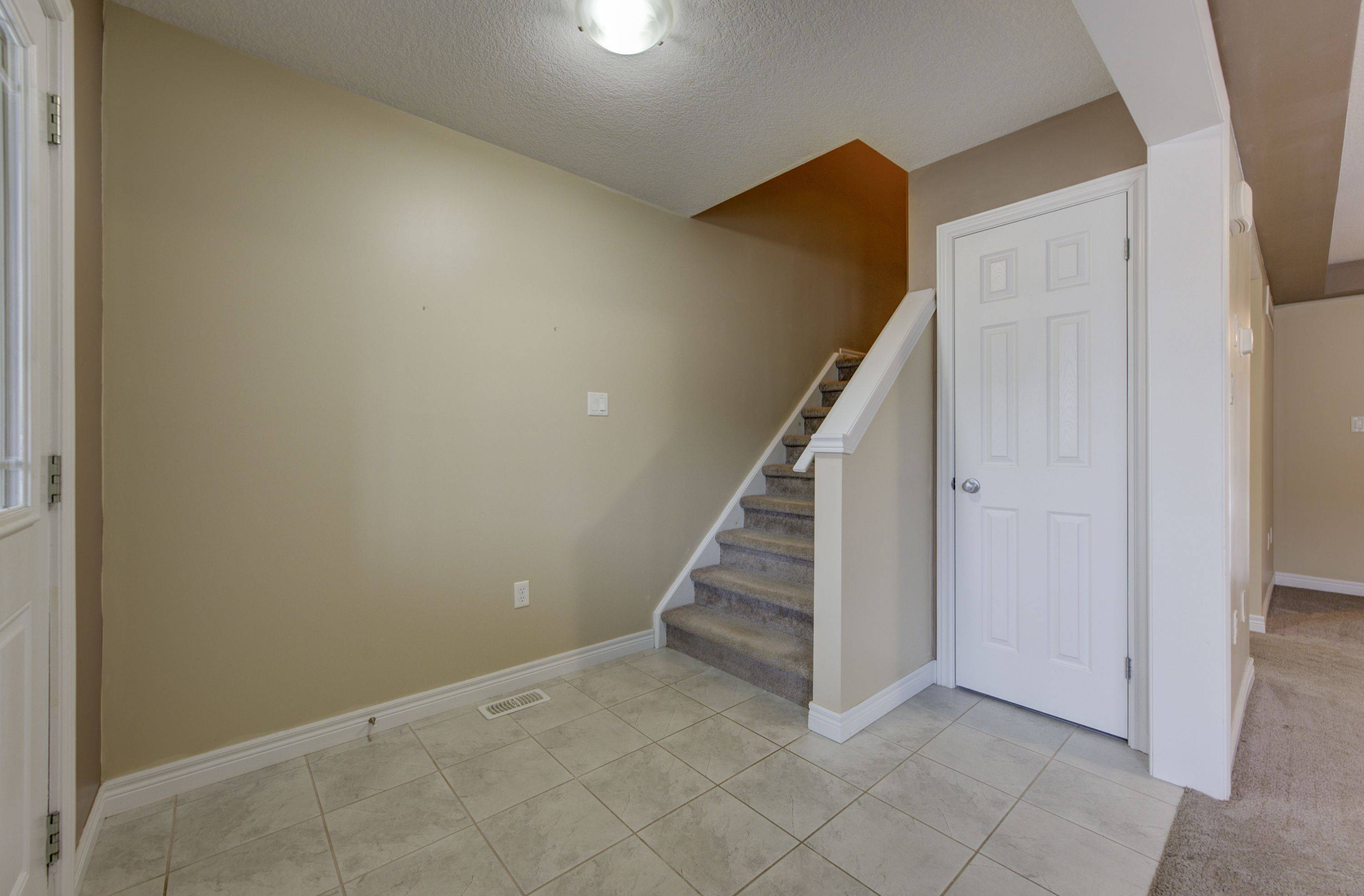 Guelph, ON N1L 0M2,14 Amos DR #32