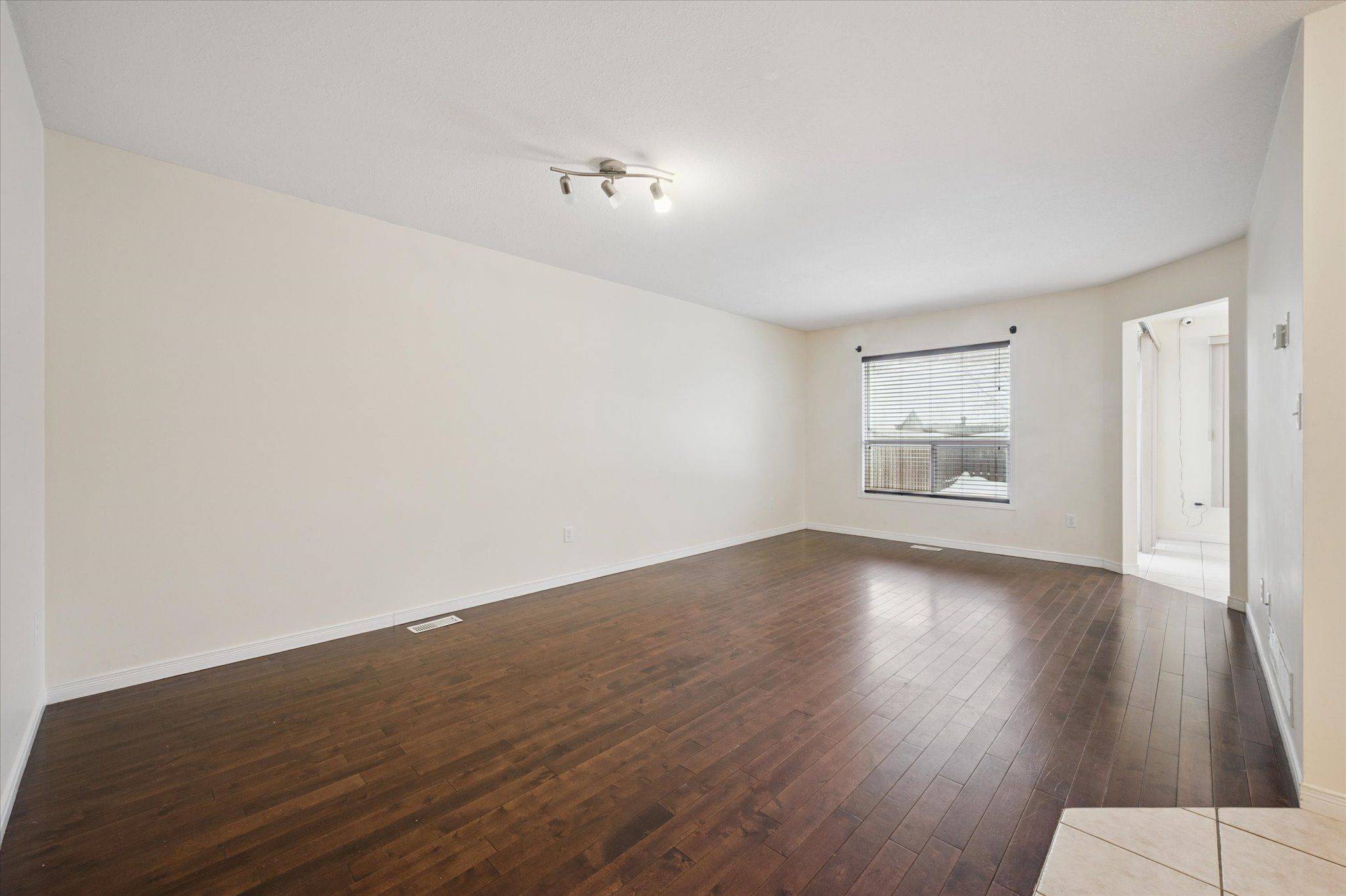 Kitchener, ON N2R 1X3,76 Templewood DR