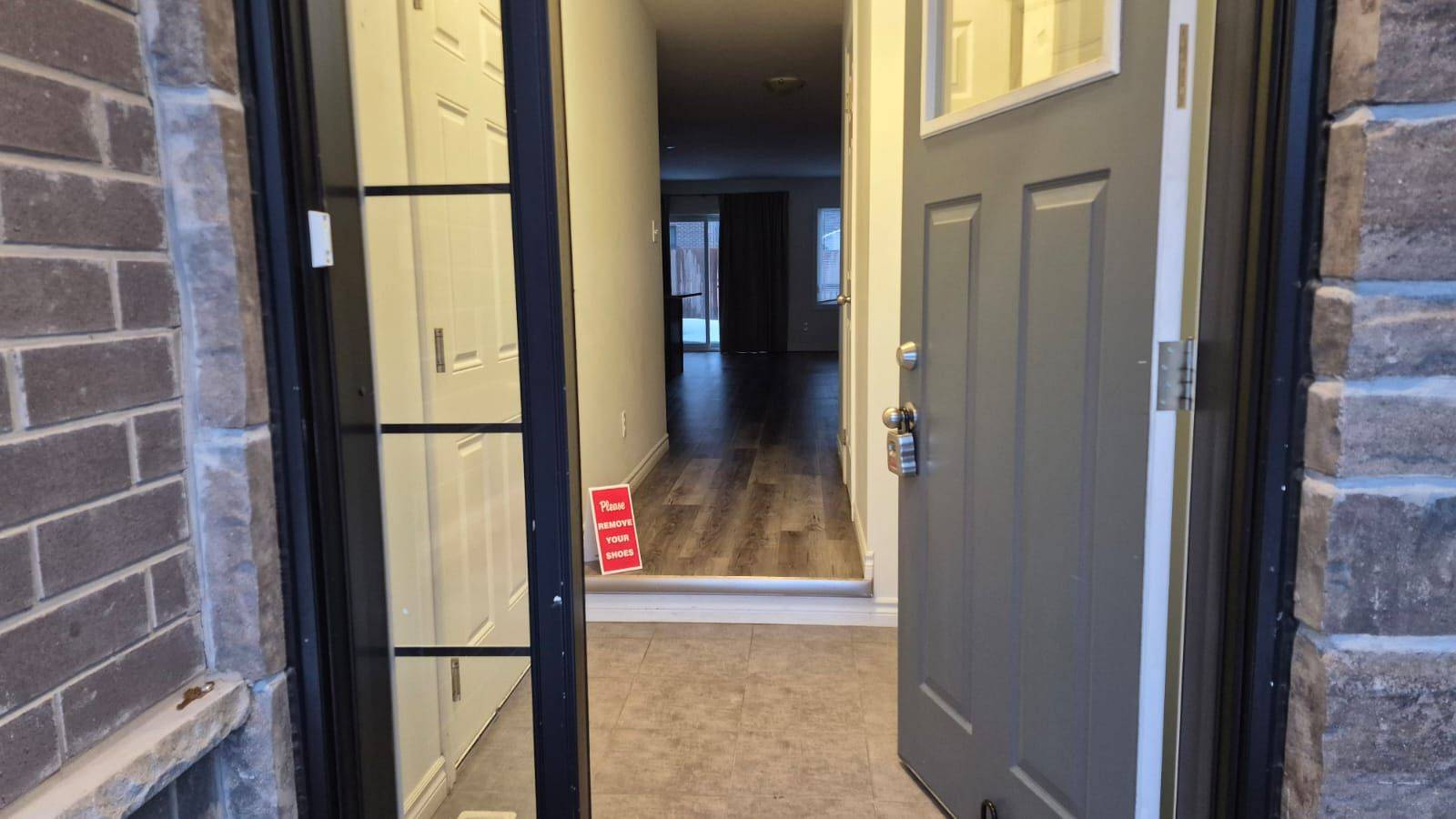 Kitchener, ON N2R 0P8,21 Woodedge CIR