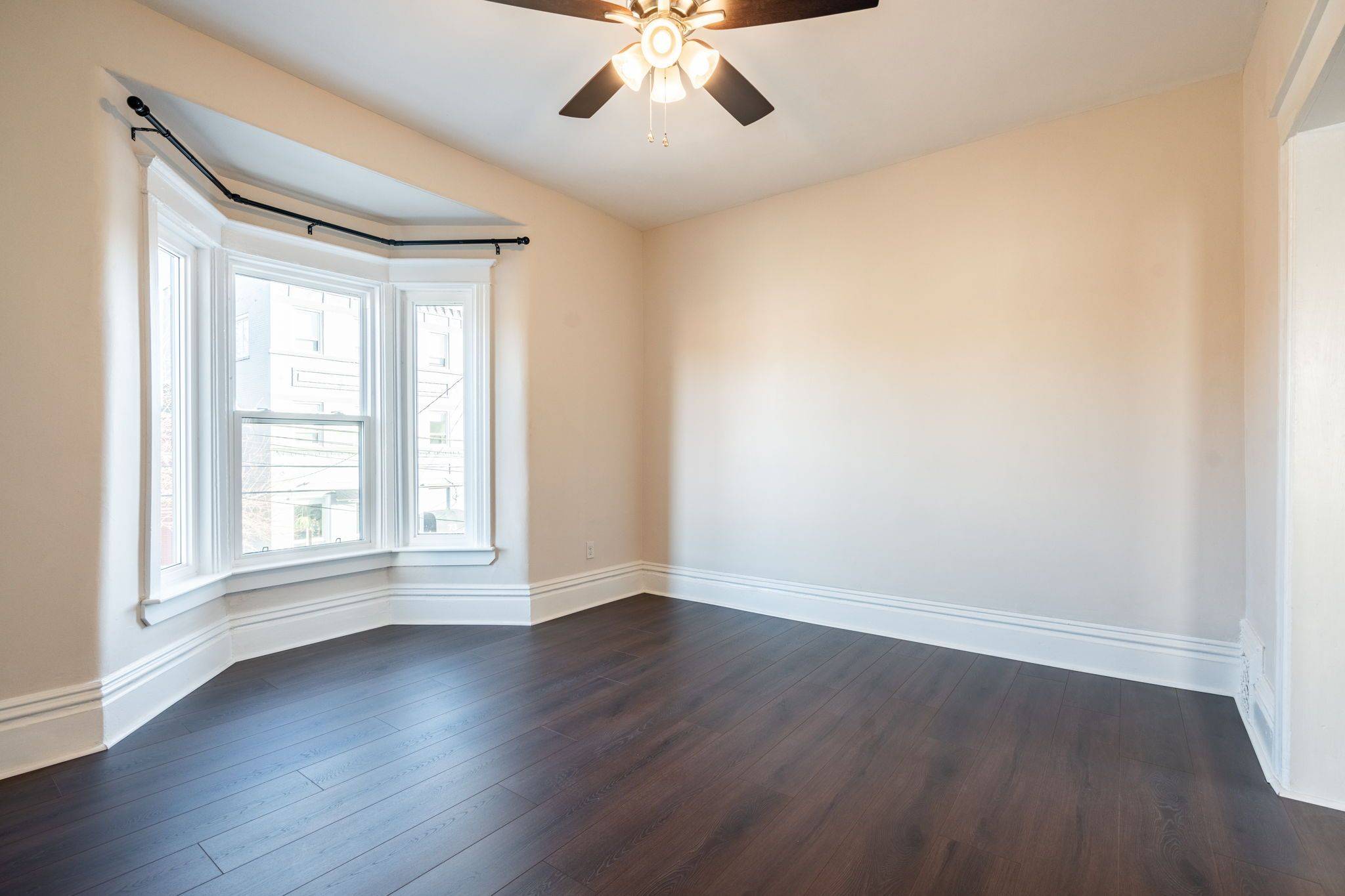 Hamilton, ON L8L 2P3,68-70 Robert ST N