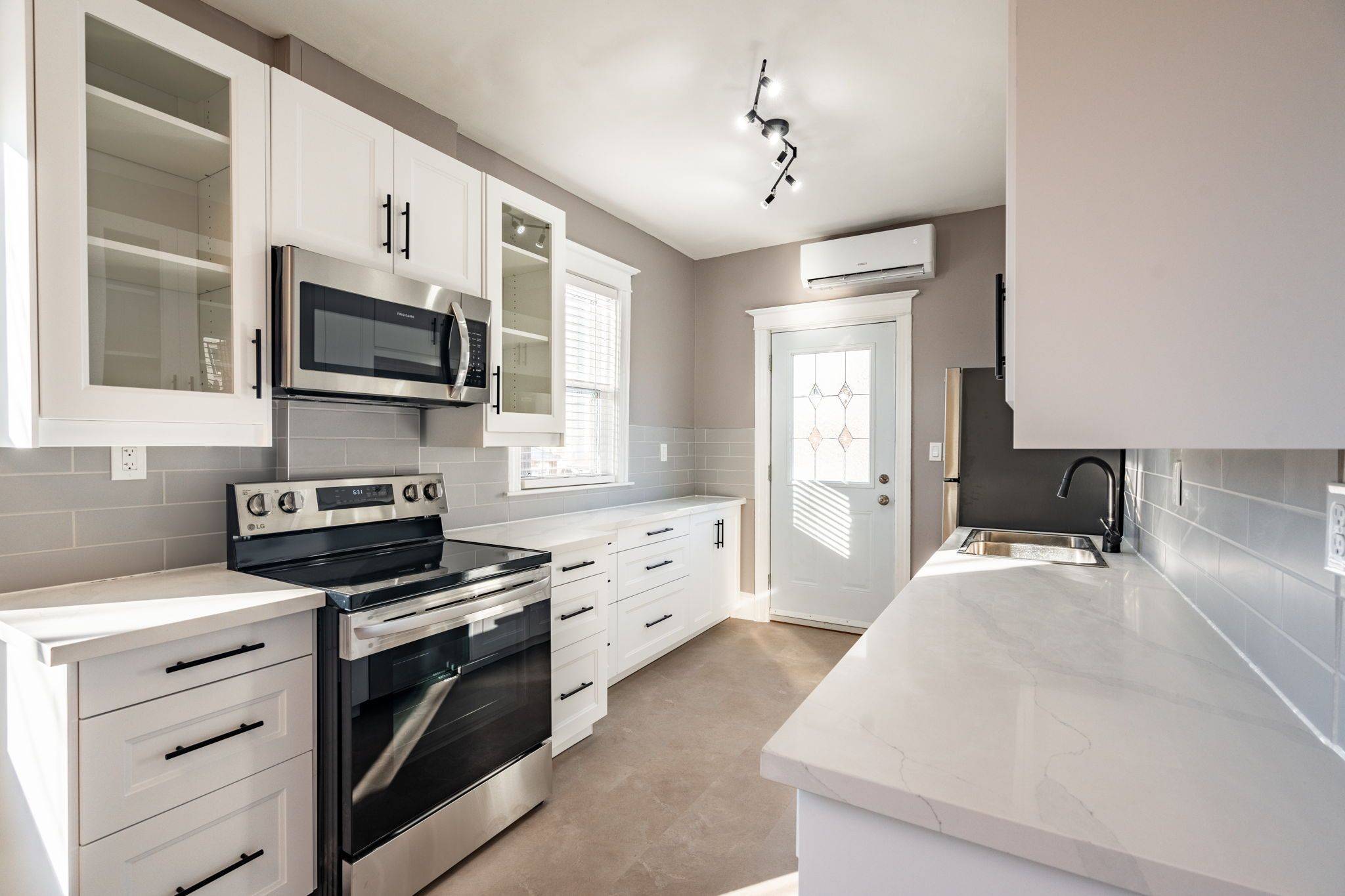 Hamilton, ON L8L 2P3,68-70 Robert ST N