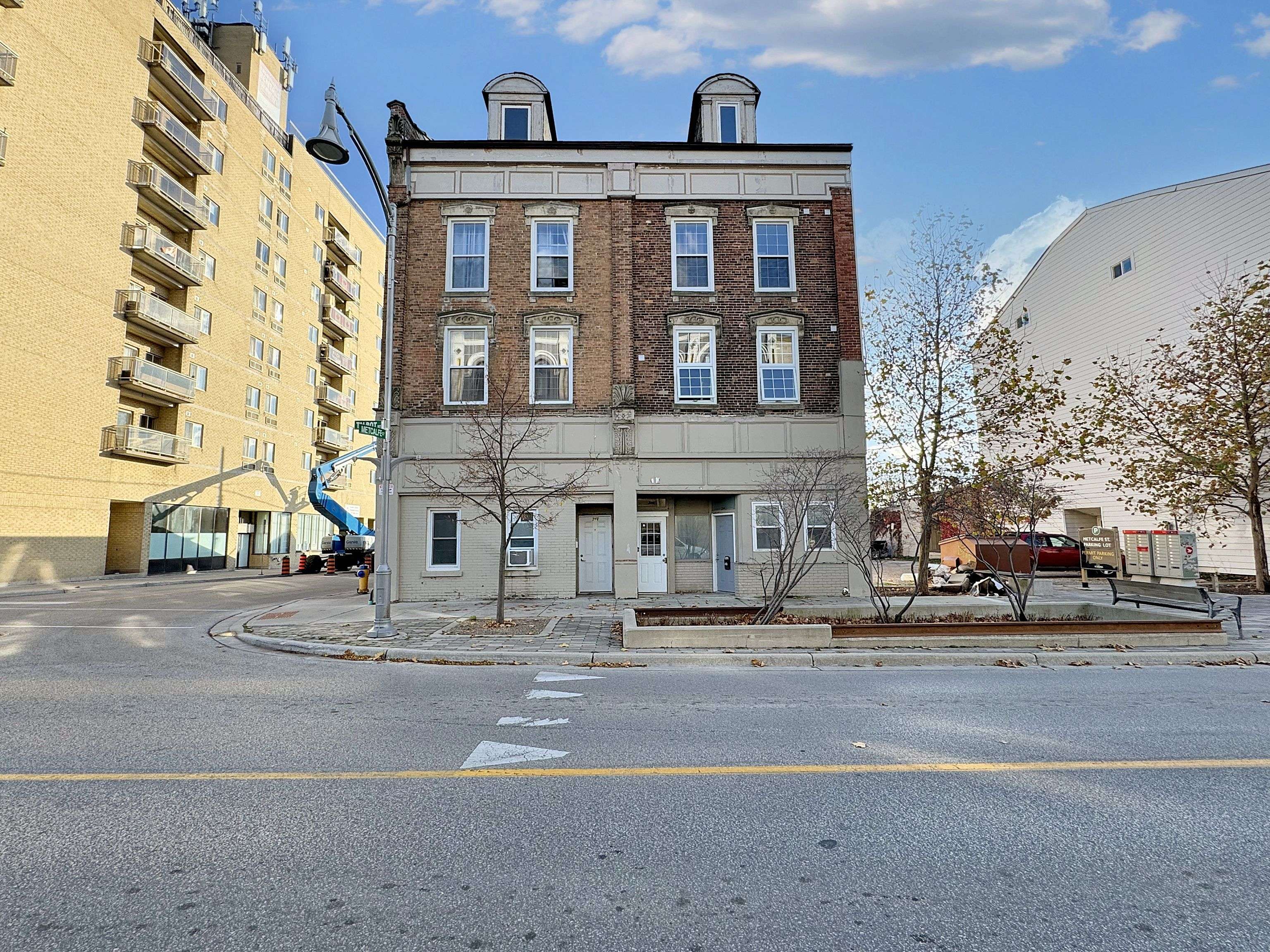 St. Thomas, ON N5R 3J9,2 Metcalfe ST #3