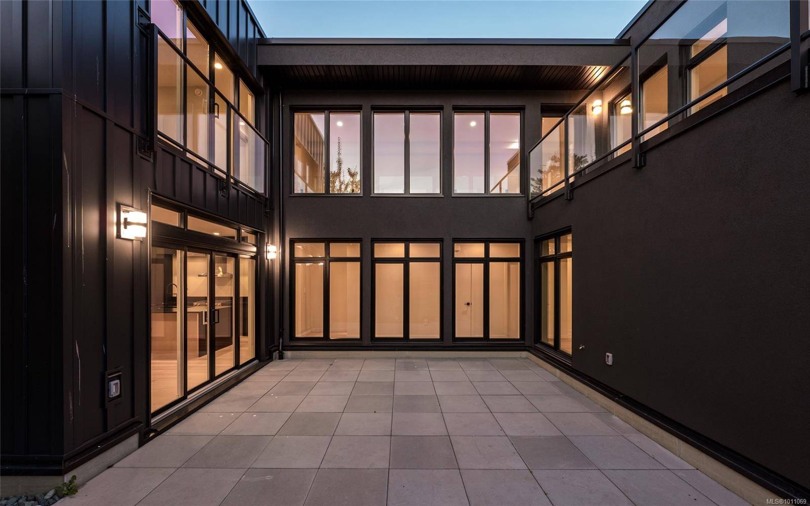 Saanich, BC V8R 2P5,1968 Kings Rd