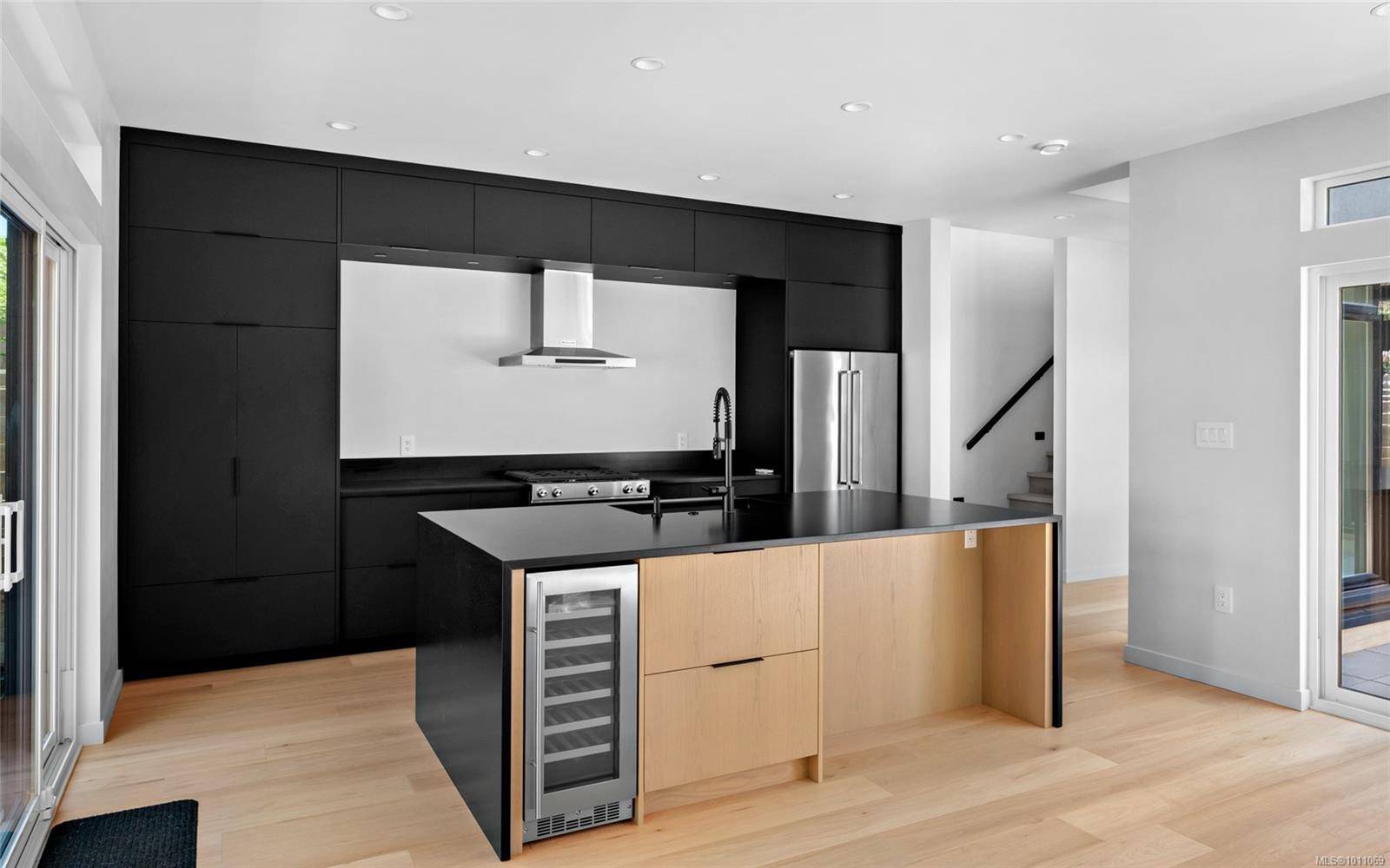 Saanich, BC V8R 2P5,1968 Kings Rd