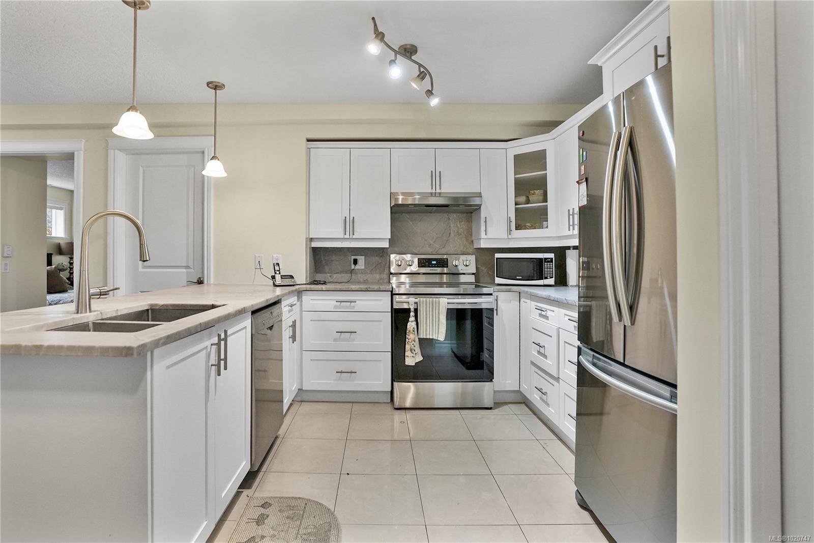 Saanich, BC V8Z 5L2,4536 Viewmont Ave #111