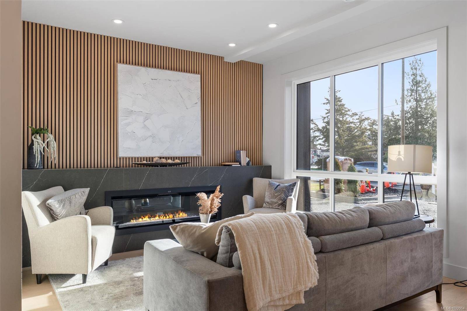 Saanich, BC V8Z 1Y6,588 Whiteside St #1