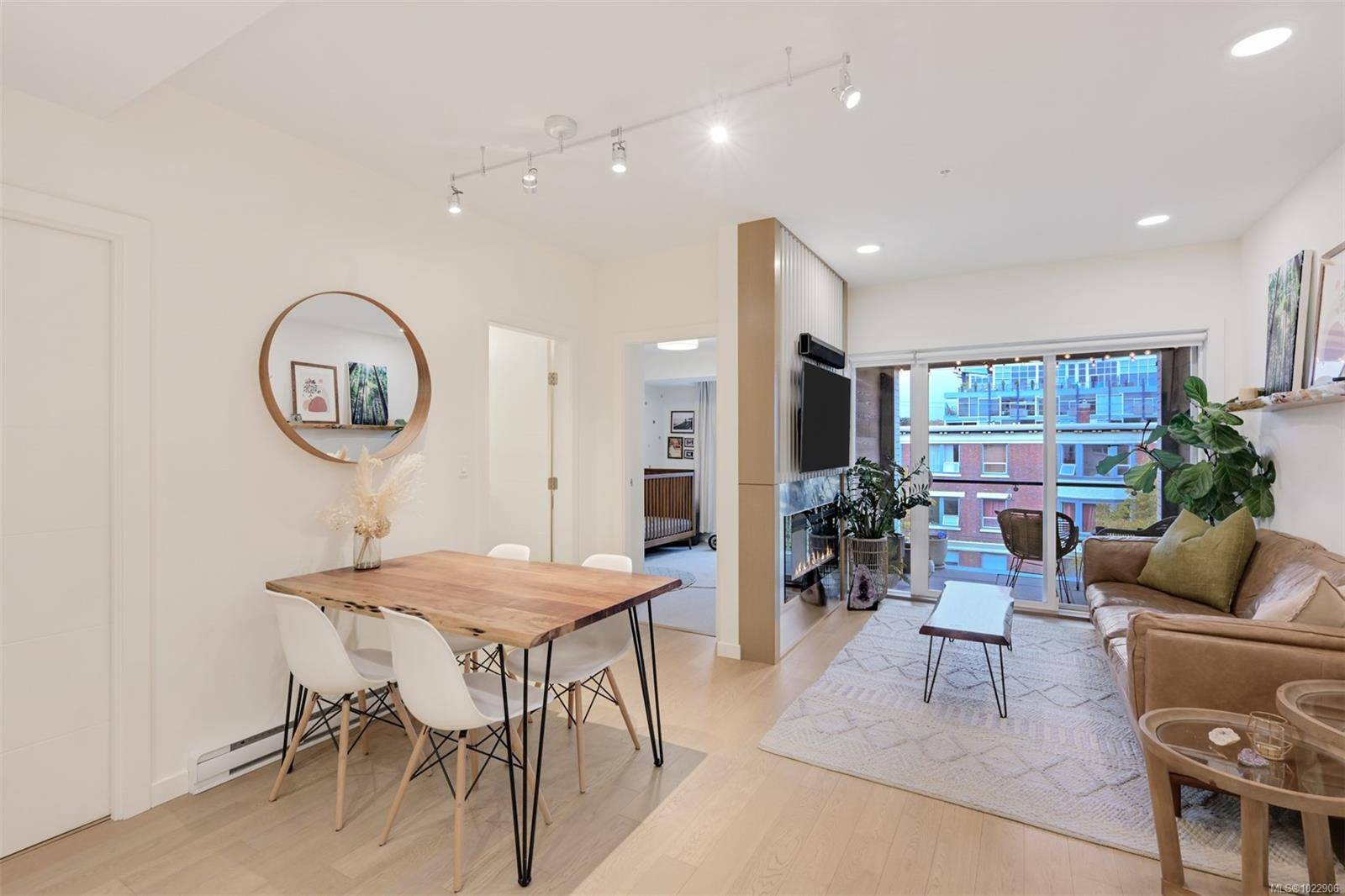 Victoria, BC V8V 0E1,1033 Cook St #303