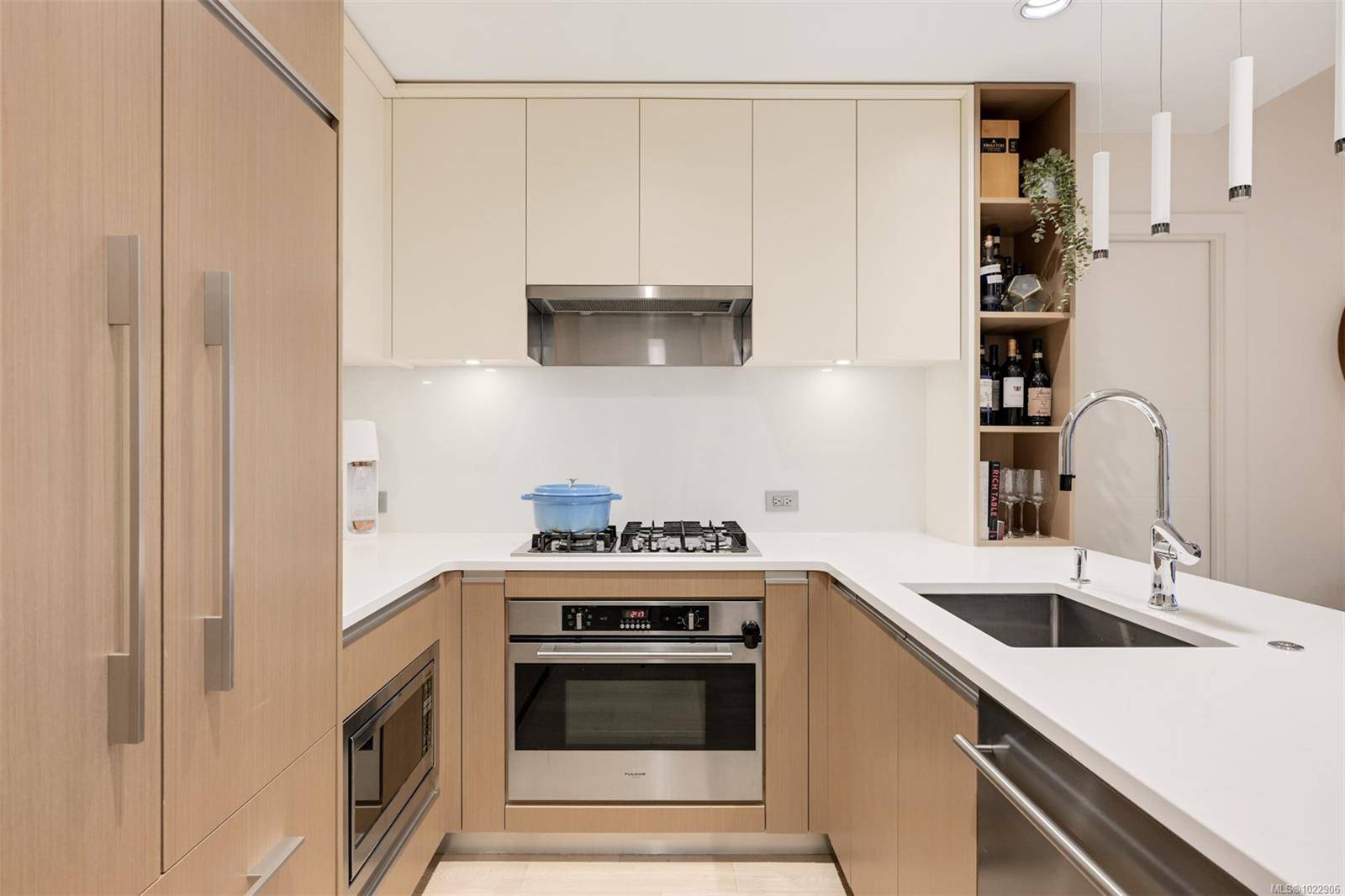 Victoria, BC V8V 0E1,1033 Cook St #303