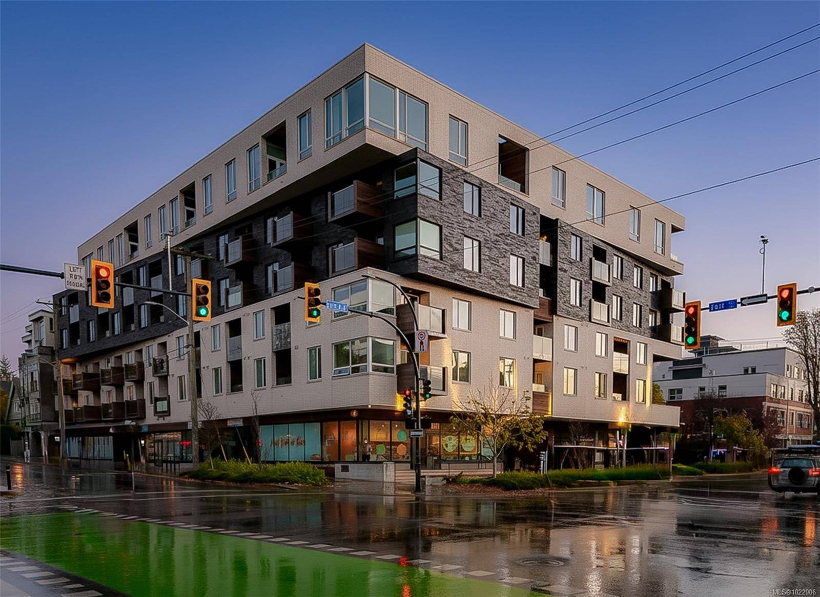 Victoria, BC V8V 0E1,1033 Cook St #303