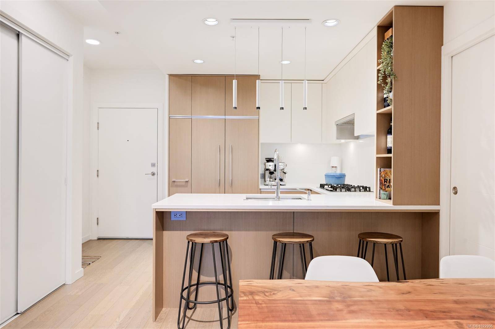 Victoria, BC V8V 0E1,1033 Cook St #303