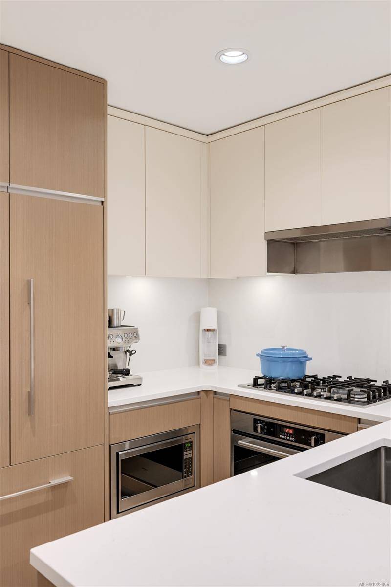 Victoria, BC V8V 0E1,1033 Cook St #303