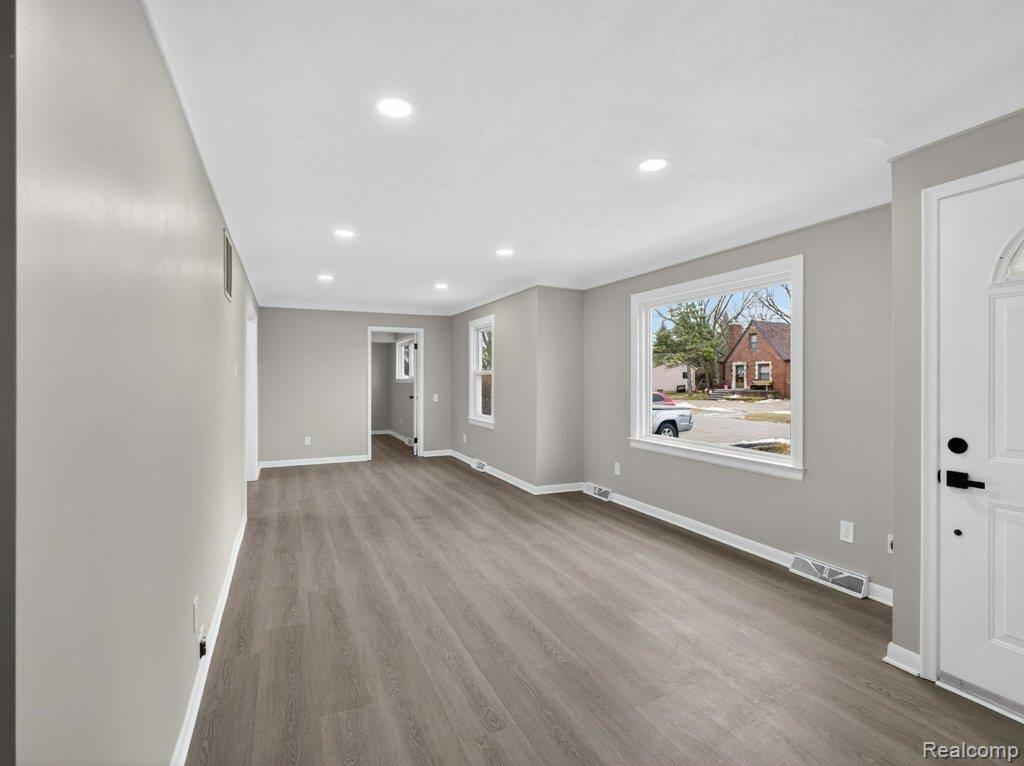 Troy, MI 48083,2149 Isabell DR