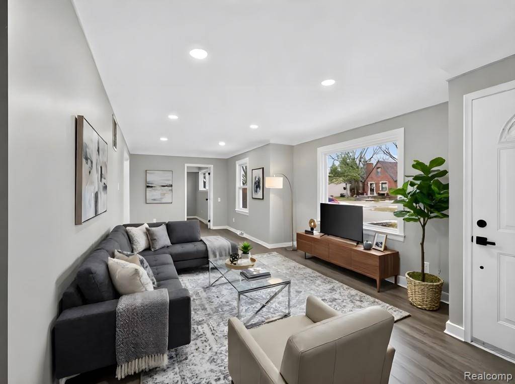 Troy, MI 48083,2149 Isabell DR