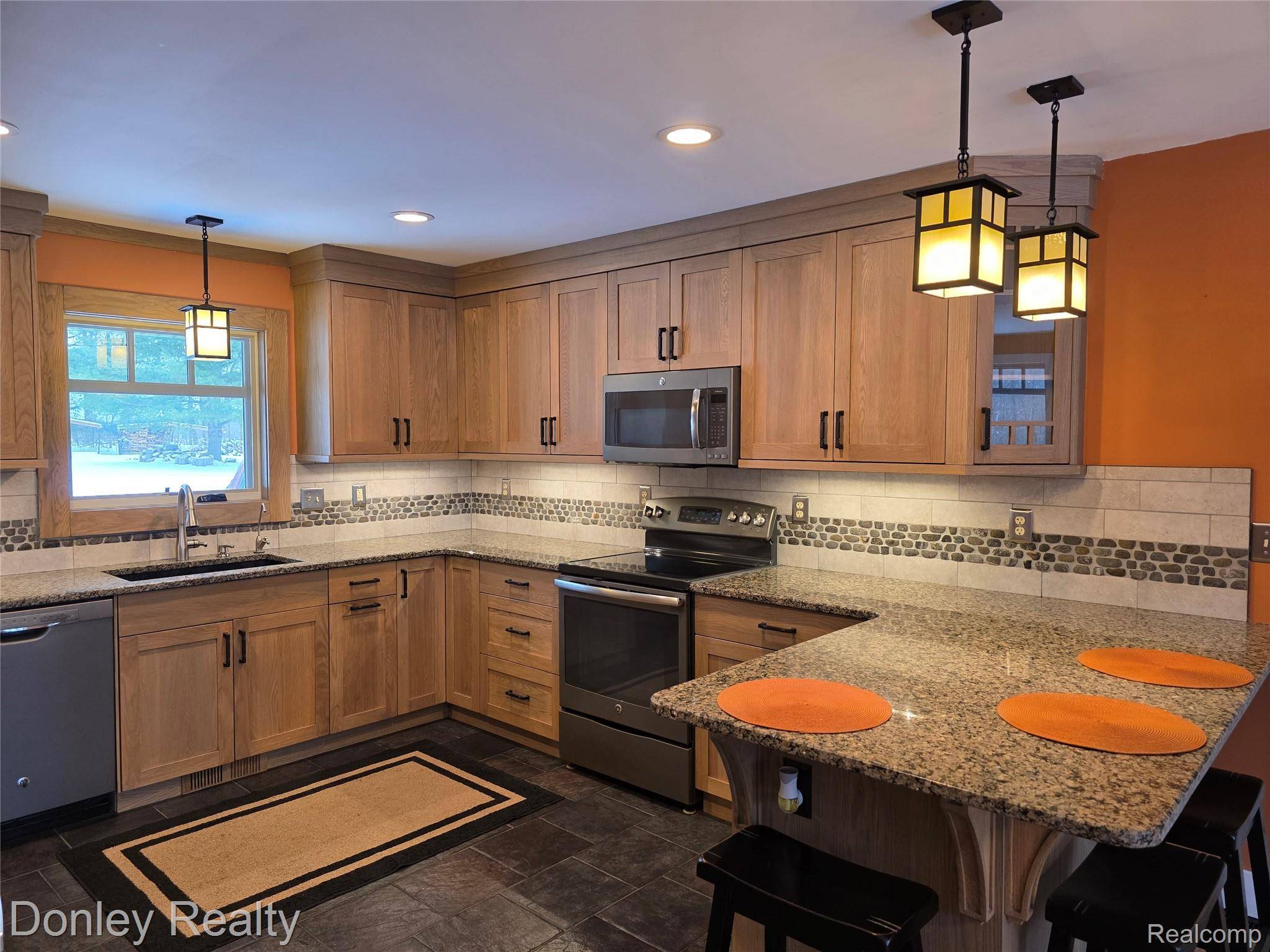 Howell, MI 48855,6453 Mack RD