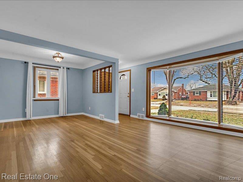 St. Clair Shores, MI 48081,21100 Yale ST