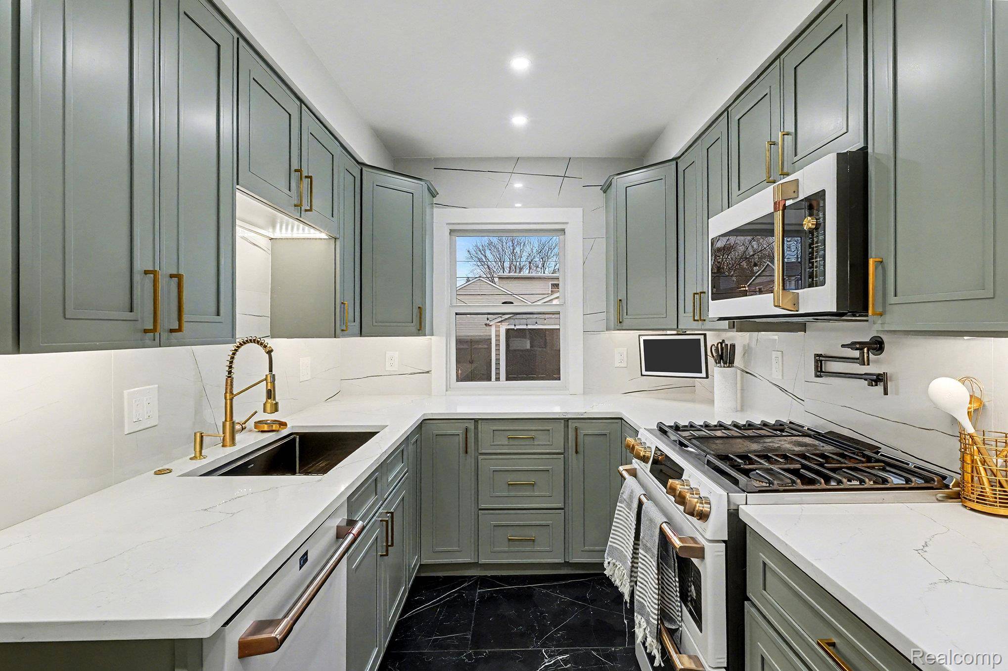 Berkley, MI 48072,2142 Dorothea RD