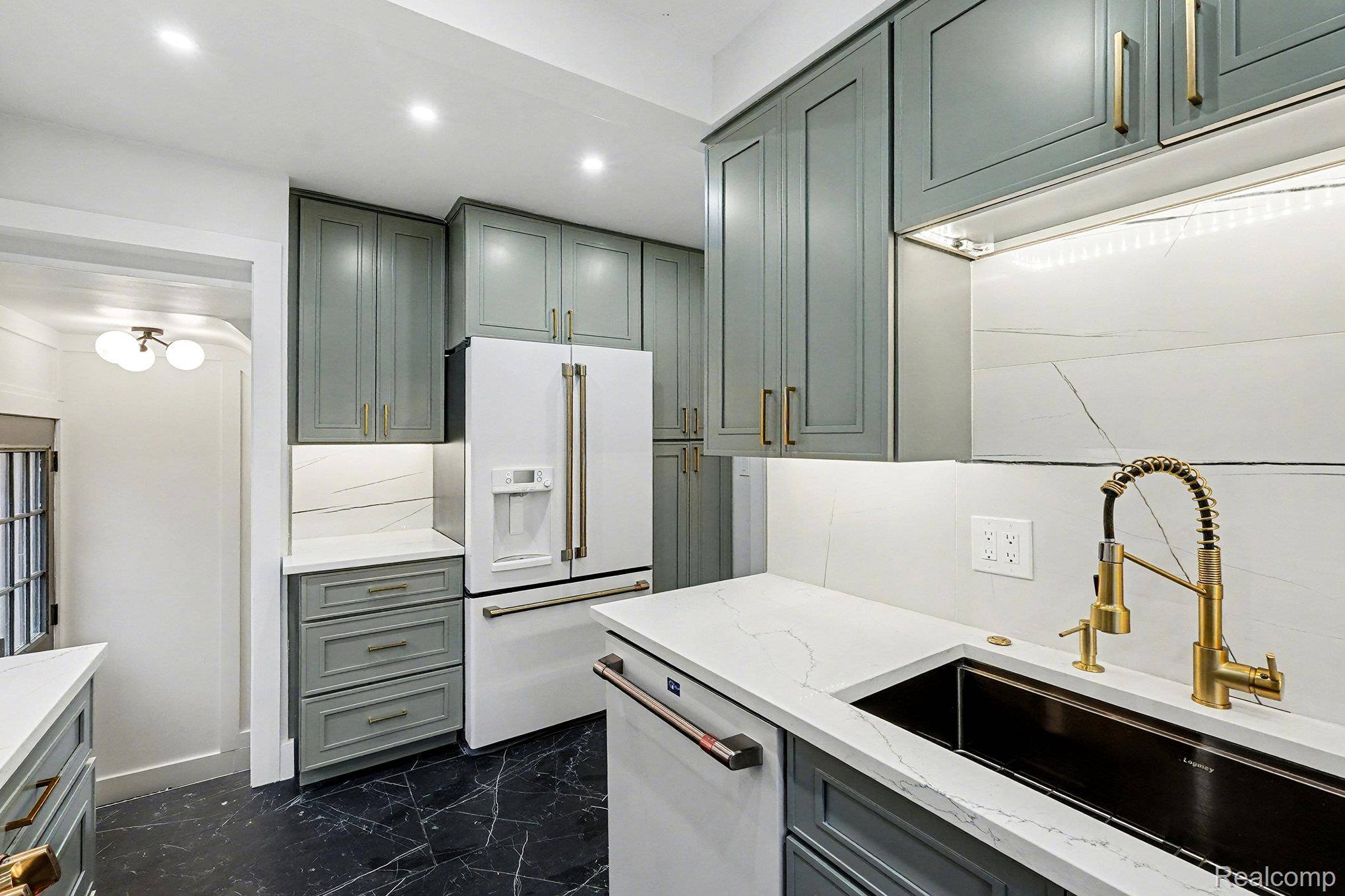 Berkley, MI 48072,2142 Dorothea RD