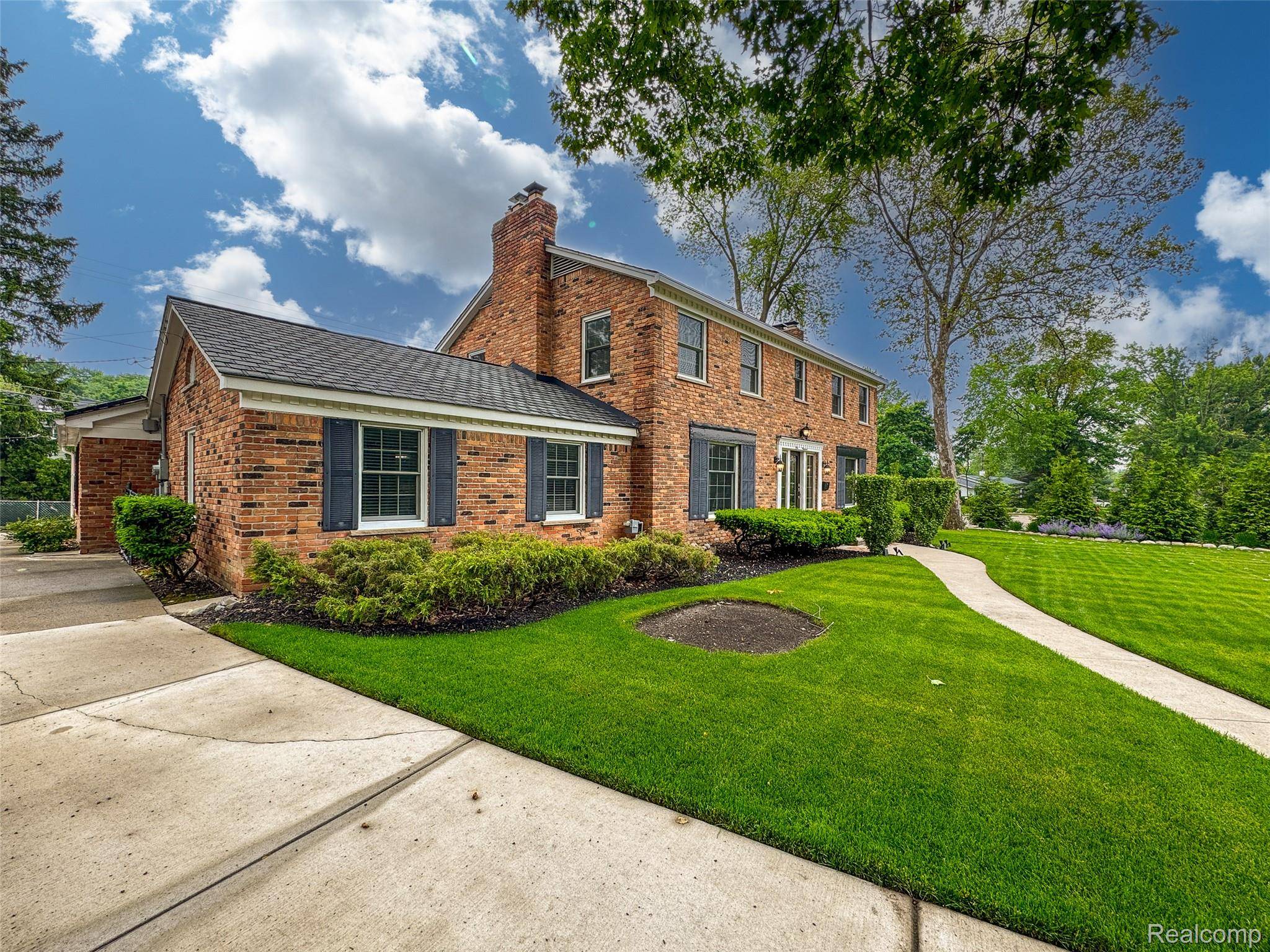 Bloomfield Hills, MI 48301,100 Overhill RD