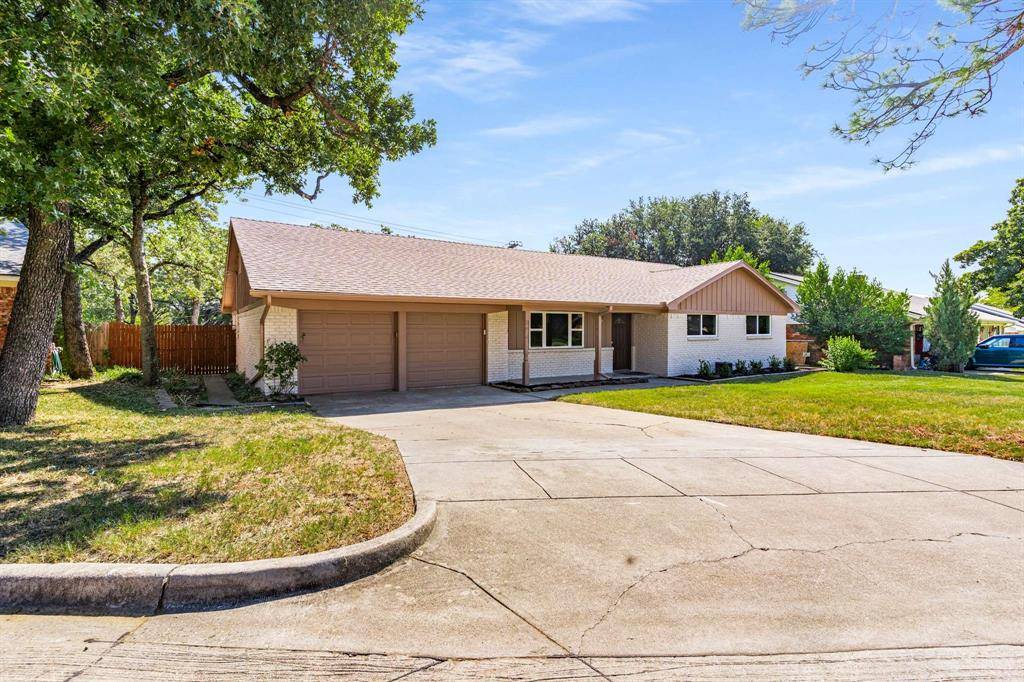 Bedford, TX 76022,93 Regents Park