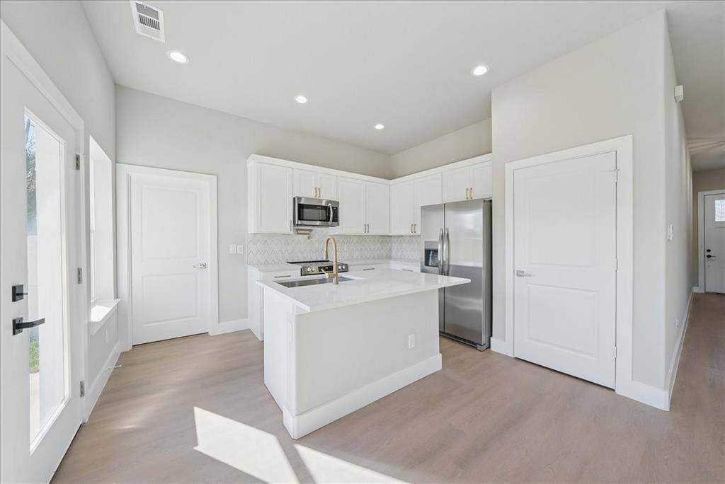 Waxahachie, TX 75165,113 Church Street