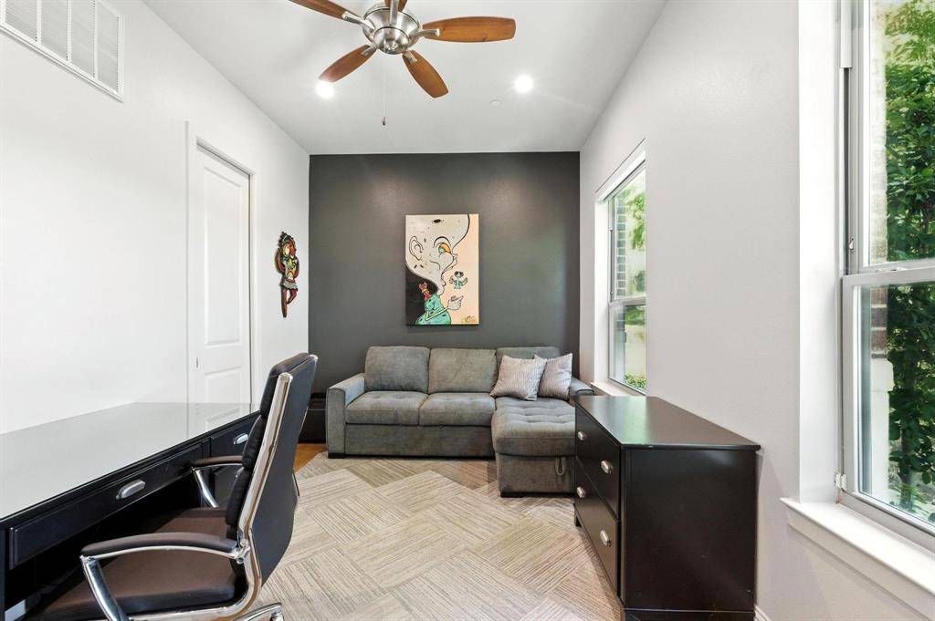 Irving, TX 75062,101 Decker Drive #301