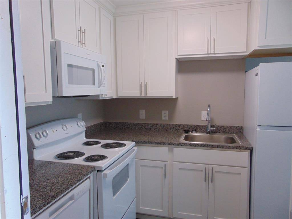 Dallas, TX 75243,9819 Walnut Street #303