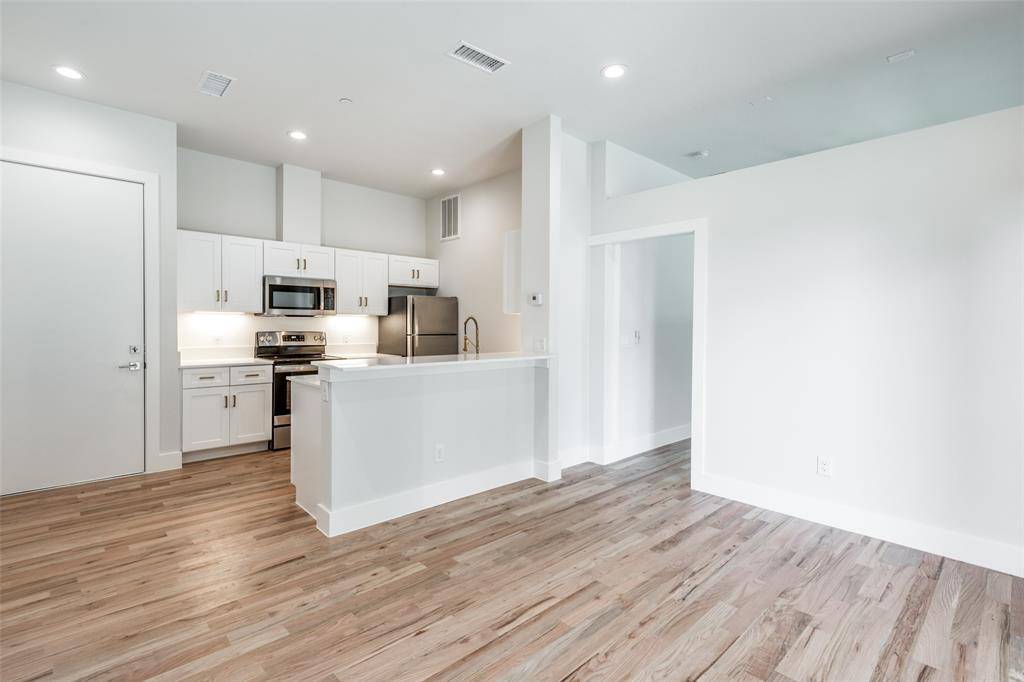 Dallas, TX 75214,6283 La Vista Drive #101