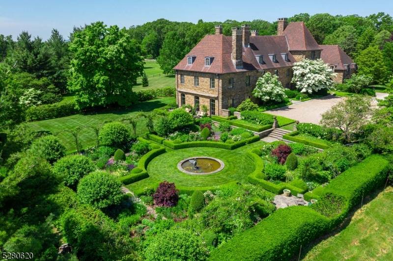 Peapack Gladstone Boro, NJ 07977,00 Private Rd