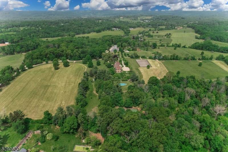 Peapack Gladstone Boro, NJ 07977,00 Private Rd