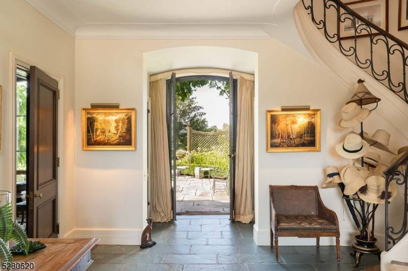 Peapack Gladstone Boro, NJ 07977,00 Private Rd