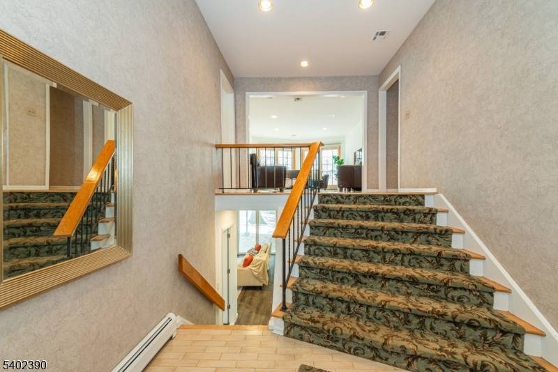 Wayne Twp., NJ 07470,36 Yellow Brick Rd