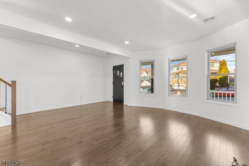 East Rutherford Boro, NJ 07073,96 Prospect Ter